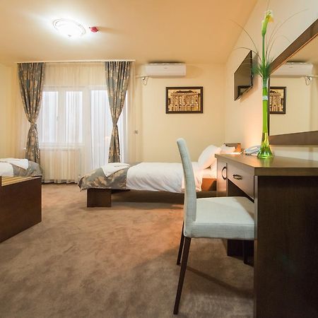 Garni Hotel Central Lux Kragujevac Esterno foto