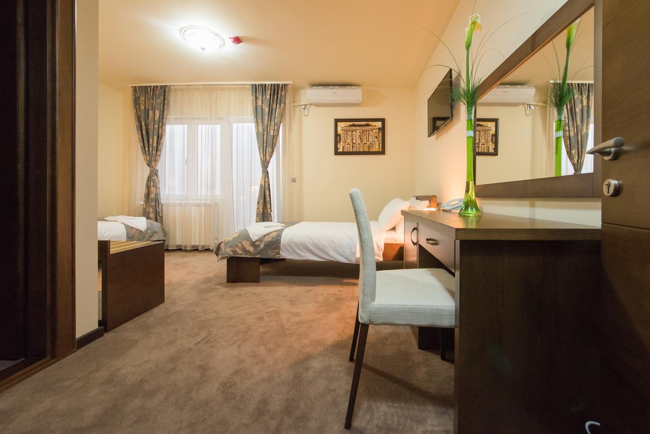 Garni Hotel Central Lux Kragujevac Esterno foto